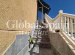 Wederverkoop - APPARTEMENT -
TORREVIEJA - Torrevieja