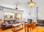 Resale - APARTMENT -
TORREVIEJA - Paseo maritimo