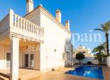Wiederverkauf - Villa -
ORIHUELA COSTA - CABO ROIG
