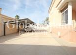 Wiederverkauf - VILLA -
TORREVIEJA - Aguas Nuevas