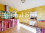 Resale - VILLA -
ORIHUELA