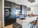 Resale - VILLA -
ROJALES