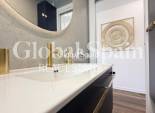 Wederverkoop - APPARTEMENT -
TORREVIEJA - Torrevieja