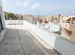 Wederverkoop - PENTHOUSE -
TORREVIEJA - Paseo maritimo