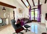 Resale - VILLA -
VILLAMARTÍN - Costa Blanca