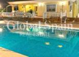 Odsprzedaż - WILLA  -
TORREVIEJA - 