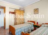 Wederverkoop - APPARTEMENT -
TORREVIEJA - Torrevieja