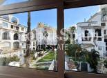 Wederverkoop - HUIS -
TORREVIEJA - Calas blanca