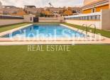 Resale - HOUSE -
LOS ARENALES DEL SOL - Elche/Elx
