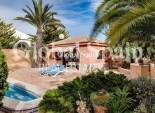 Resale - VILLA -
TORREVIEJA - La Siesta - El Salado - Torreta
