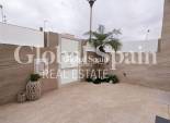 Resale - HOUSE -
TORREVIEJA - La Siesta