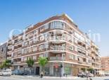 Wederverkoop - COMMERCIEEL VASTGOED -
TORREVIEJA - Centro