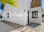 Odsprzedaż - WILLA  -
TORREVIEJA - 