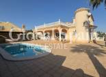 Wederverkoop - VILLA -
PLAYA FLAMENCA - Costa Blanca
