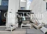 Resale - VILLA -
ORIHUELA COSTA - VILLAMARTÍN