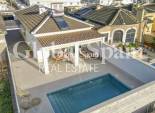 Odsprzedaż - WILLA  -
TORREVIEJA - 