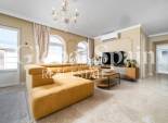 Odsprzedaż - WILLA  -
TORREVIEJA - 
