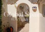 Resale - VILLA -
VILLAMARTÍN - Costa Blanca
