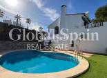 Resale - VILLA -
VILLAMARTÍN - Costa Blanca