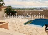 Wederverkoop - VILLA -
CIUDAD QUESADA