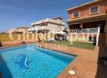 Venta - VILLA -
TORREVIEJA - Zona Los Frutales