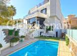 Wederverkoop - VILLA -
ORIHUELA COSTA - VILLAMARTÍN
