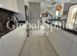 Wederverkoop - VILLA -
ORIHUELA COSTA - VILLAMARTÍN