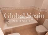 Wederverkoop - APPARTEMENT -
TORREVIEJA - Puerto
