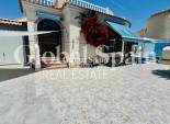Revente - VILLA -
TORREVIEJA - La Siesta - El Salado - Torreta