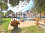 Resale - VILLA -
ORIHUELA COSTA - Villamartin
