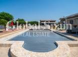 Wederverkoop - HUIS -
CATRAL - Catral