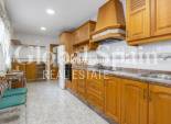 Wederverkoop - PENTHOUSE -
TORREVIEJA - Paseo maritimo