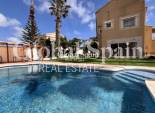 Wiederverkauf - VILLA -
LA ZENIA - Costa Blanca