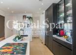 Resale - VILLA -
ROJALES