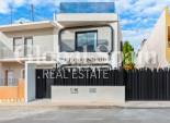 Resale - HOUSE -
TORRE DE LA HORADADA - Torre de La Horadada - Town