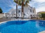 Odsprzedaż - WILLA  -
TORREVIEJA - 
