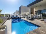 Wederverkoop - VILLA -
VILLAMARTÍN - Costa Blanca