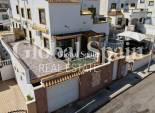 Odsprzedaż - DOM -
TORREVIEJA - 