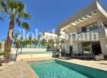 Wederverkoop - VILLA -
ORIHUELA COSTA - VILLAMARTÍN