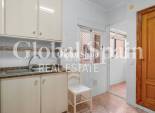 Wederverkoop - APPARTEMENT -
TORREVIEJA - Torrevieja