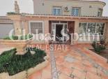 Resale - VILLA -
TORREVIEJA - La Siesta - El Salado - Torreta