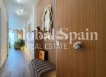 Wederverkoop - APPARTEMENT -
TORREVIEJA - Torrevieja