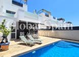 Wederverkoop - VILLA -
CIUDAD QUESADA