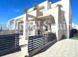 Venta - CASA -
TORREVIEJA - Sector 25