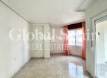 Resale - APARTMENT -
TORREVIEJA - Paseo maritimo