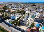 Wederverkoop - VILLA -
TORREVIEJA - LOS BALCONES - LOS ALTOS