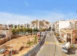 Resale - APARTMENT -
TORREVIEJA - Paseo maritimo