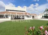 Venta - VILLA -
PERALEJA GOLF - Inland