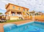 Resale - VILLA -
TORREVIEJA - Aguas Nuevas