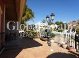 Wiederverkauf - VILLA -
ORIHUELA COSTA - CAMPOAMOR
